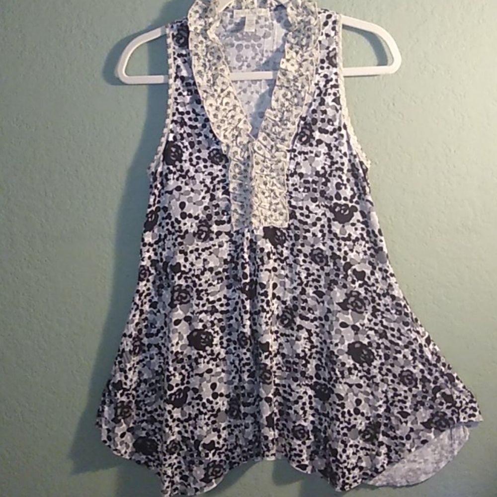 Floral Spotted Sleeveless Blouse